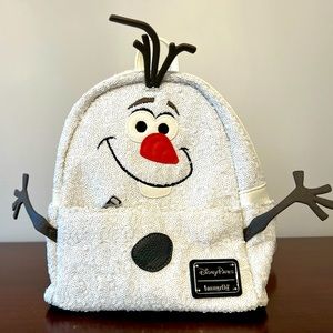 Adorable Olaf Loungefly mini backpack!